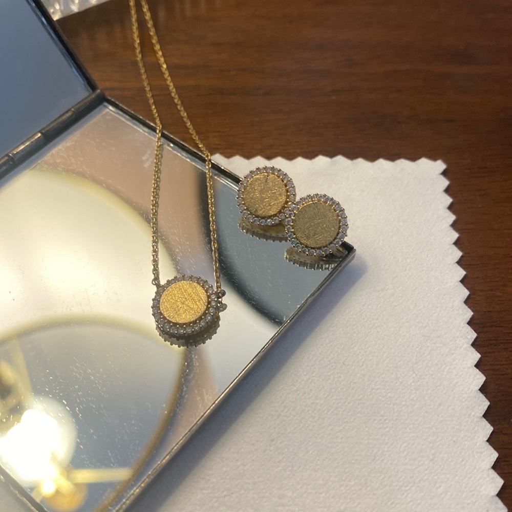 Dainty necklace and earrings set